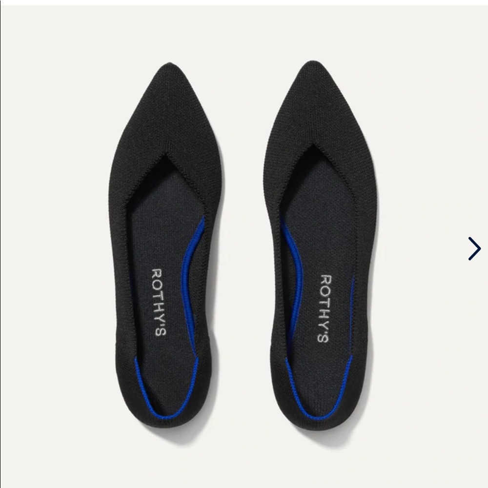🎉SALE!!!🎉 Rothy’s The Point Black Solid pointy toe flats. Size 6.5 gently worn